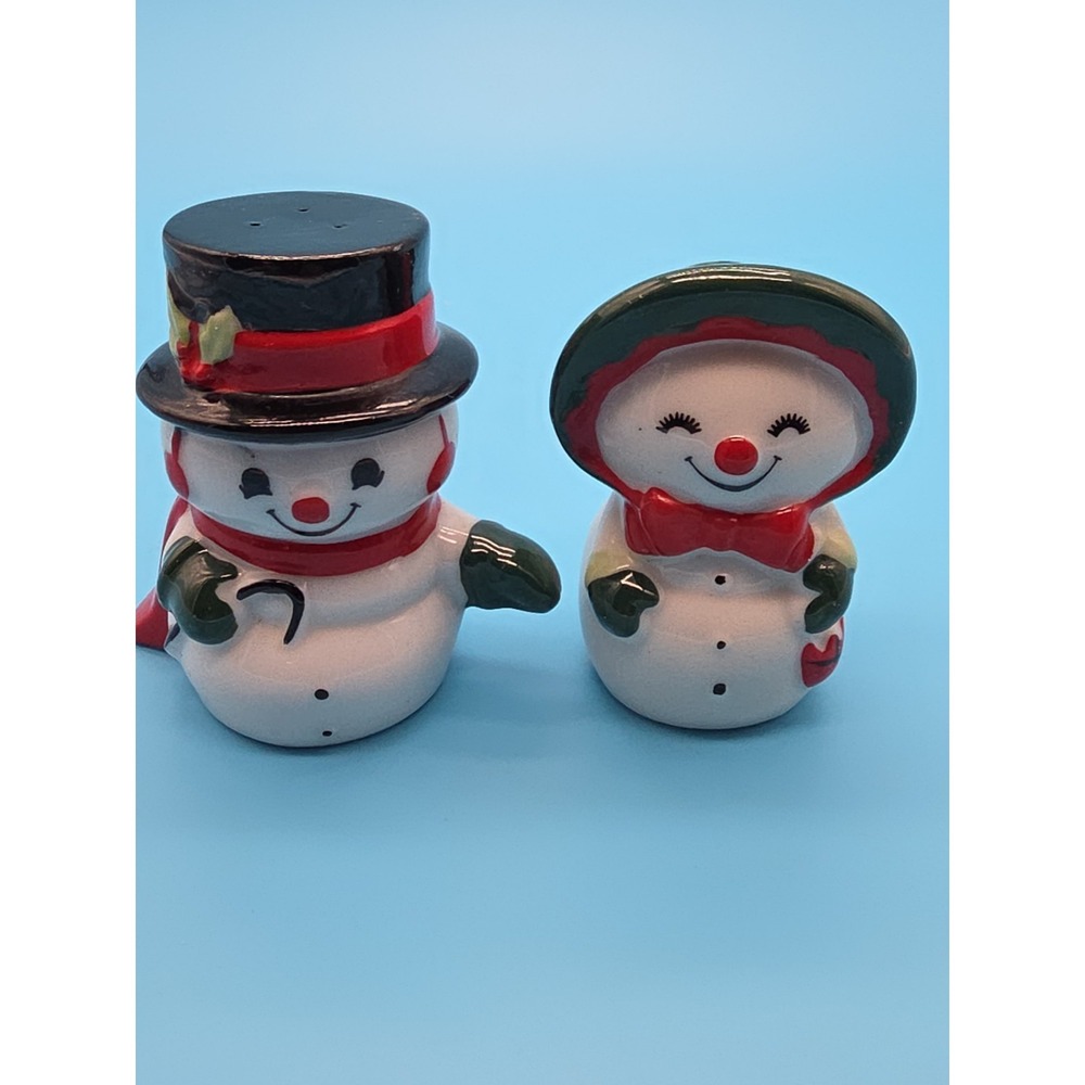 Vintage Hallmark Happy And Merry Salt‎ And Pepper Shakers Merry Christmas